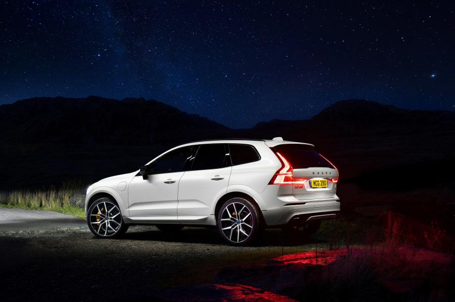  Volvo XC60 T8 Polestar Engineered 2019 года  (UK) (фото 38 из 40)